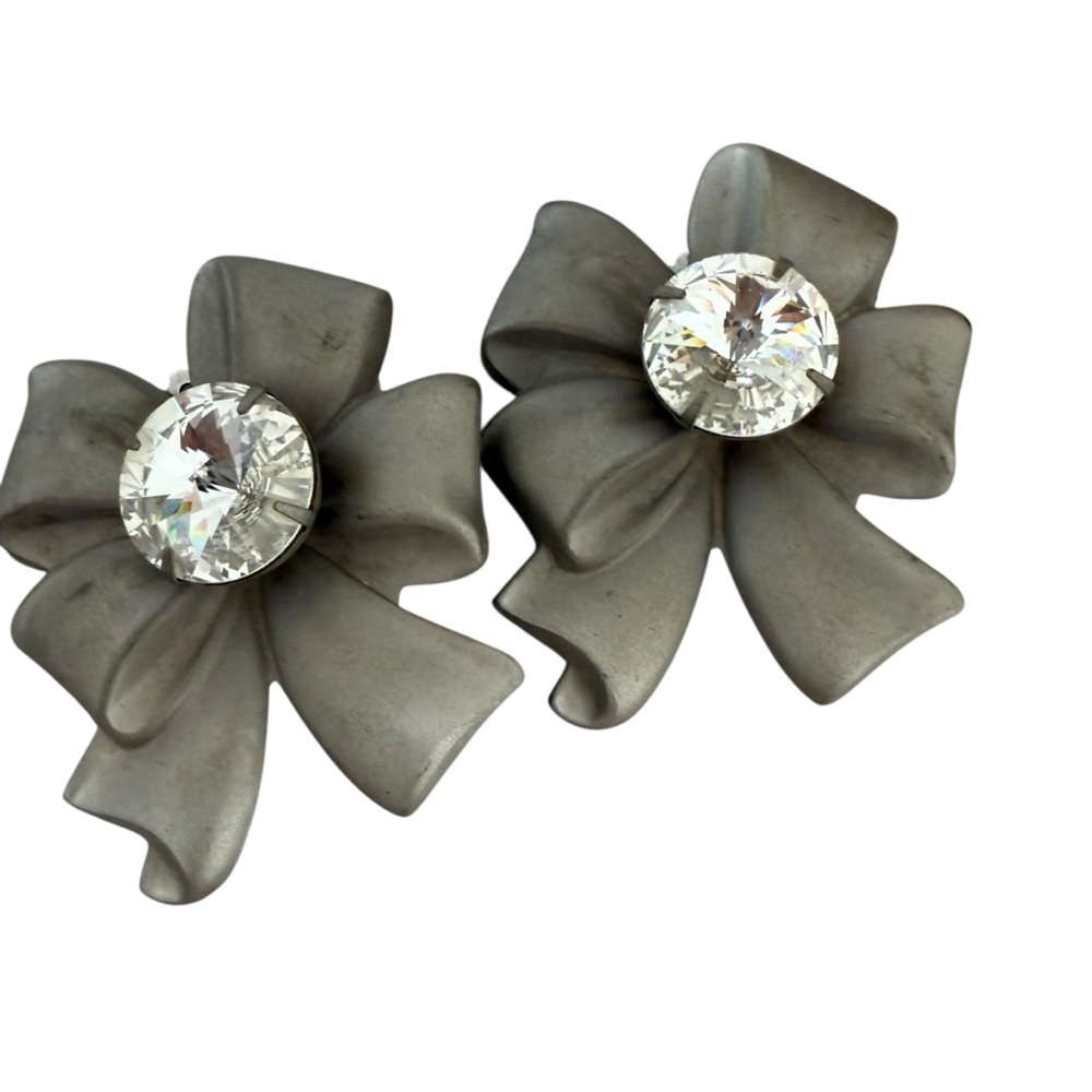 Vintage mat silver tone oversized clip on bow shaped earrings w large rhinestone